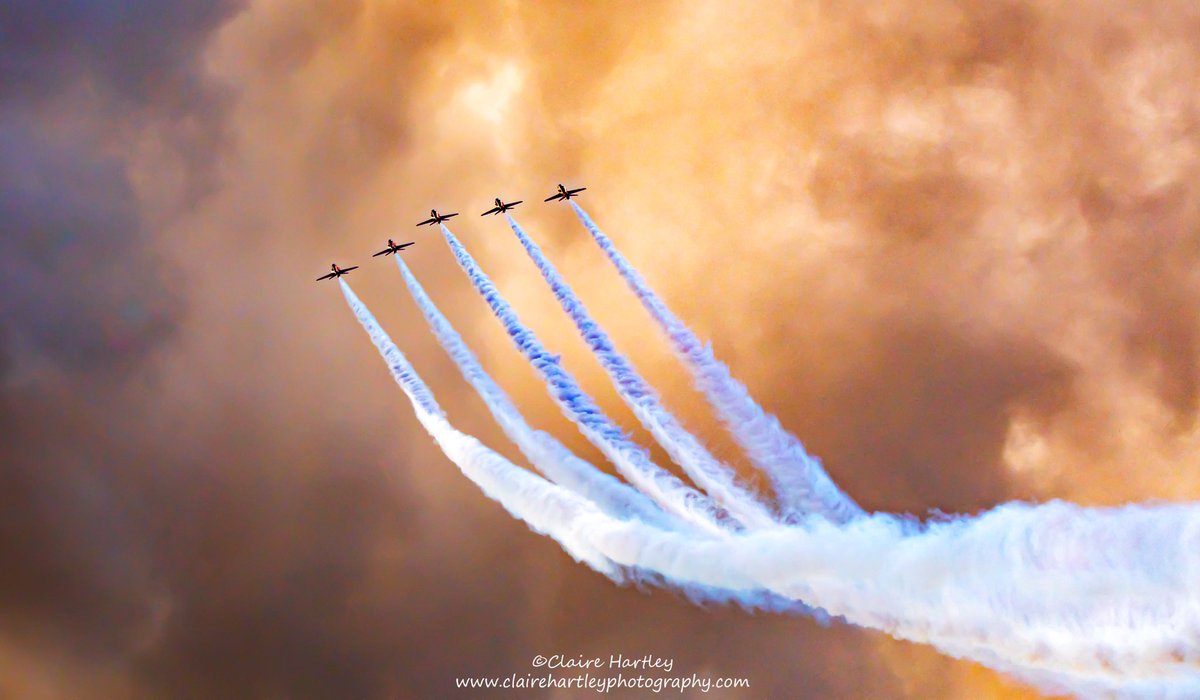 The @rafredarrows through a patch of funky sky today