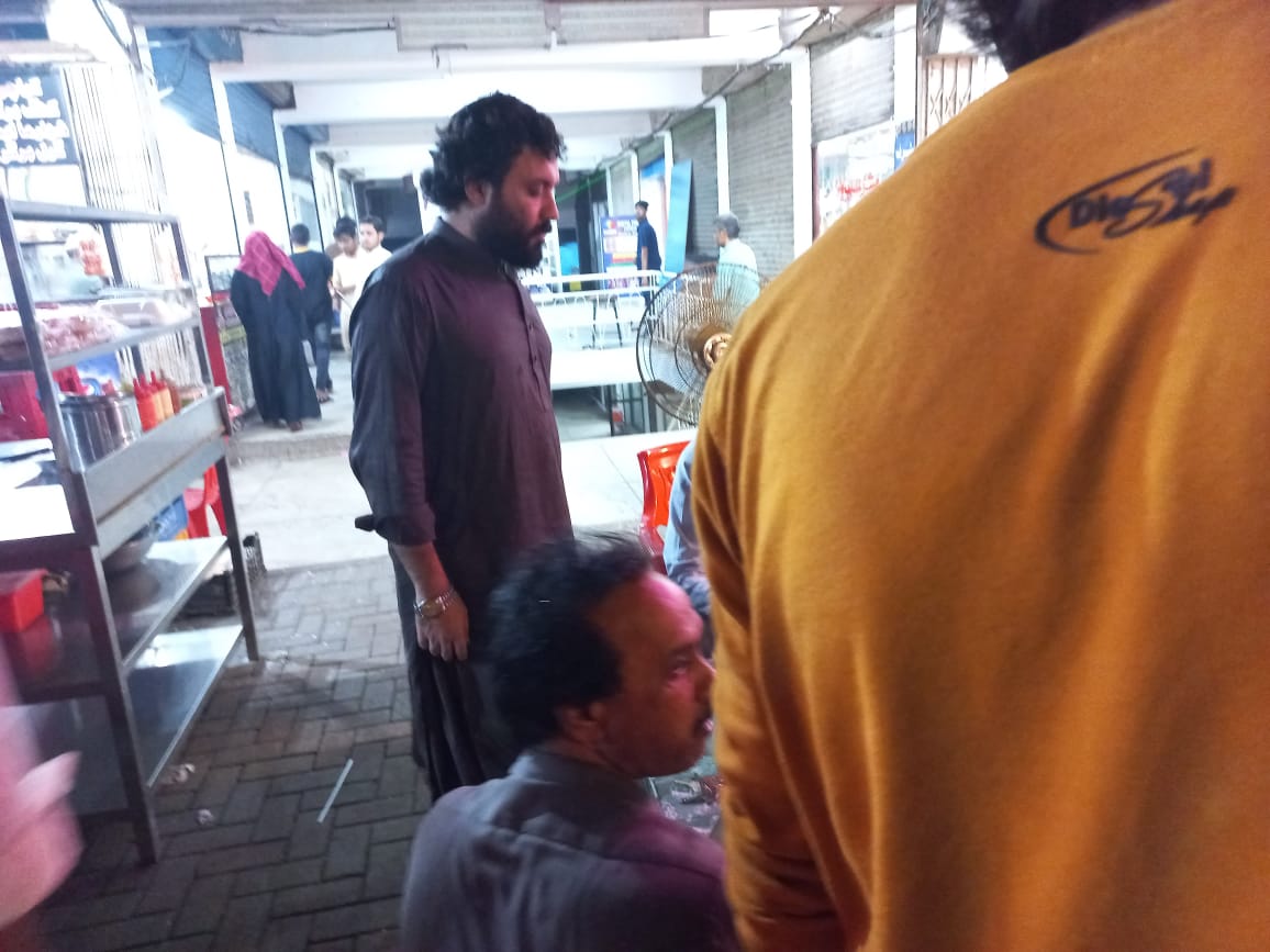 PSCollective_'s tweet photo. پروگریسو سٹوڈنٹس کولیکٹو کے صدر کامریڈ قیصر جاوید، سنٹرل کمیٹی ممبر حماد ملک، زبیر صدیقی اور باقی ساتھی برکت مارکیٹ لاہور میں 30 ستمبر کو چیرنگ کراس پر ہونے والے ماحولیاتی انصاف مارچ کے لیے موبلائزیشن کر رہے ہیں۔ https://t.co/xePpTxPCPM