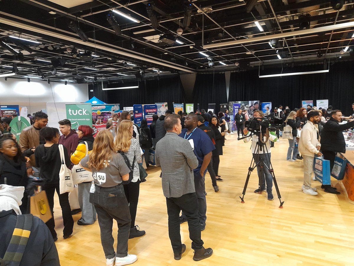 Louise_oreilly's tweet image. Good to meet the @mhmatters Leicestershire team and lots of freshers today at the launch of the de montfort crisis cafe @demontfortsu @LPTnhs @NHS_LLR  You can see the report on BBC
East mids tv tonight.