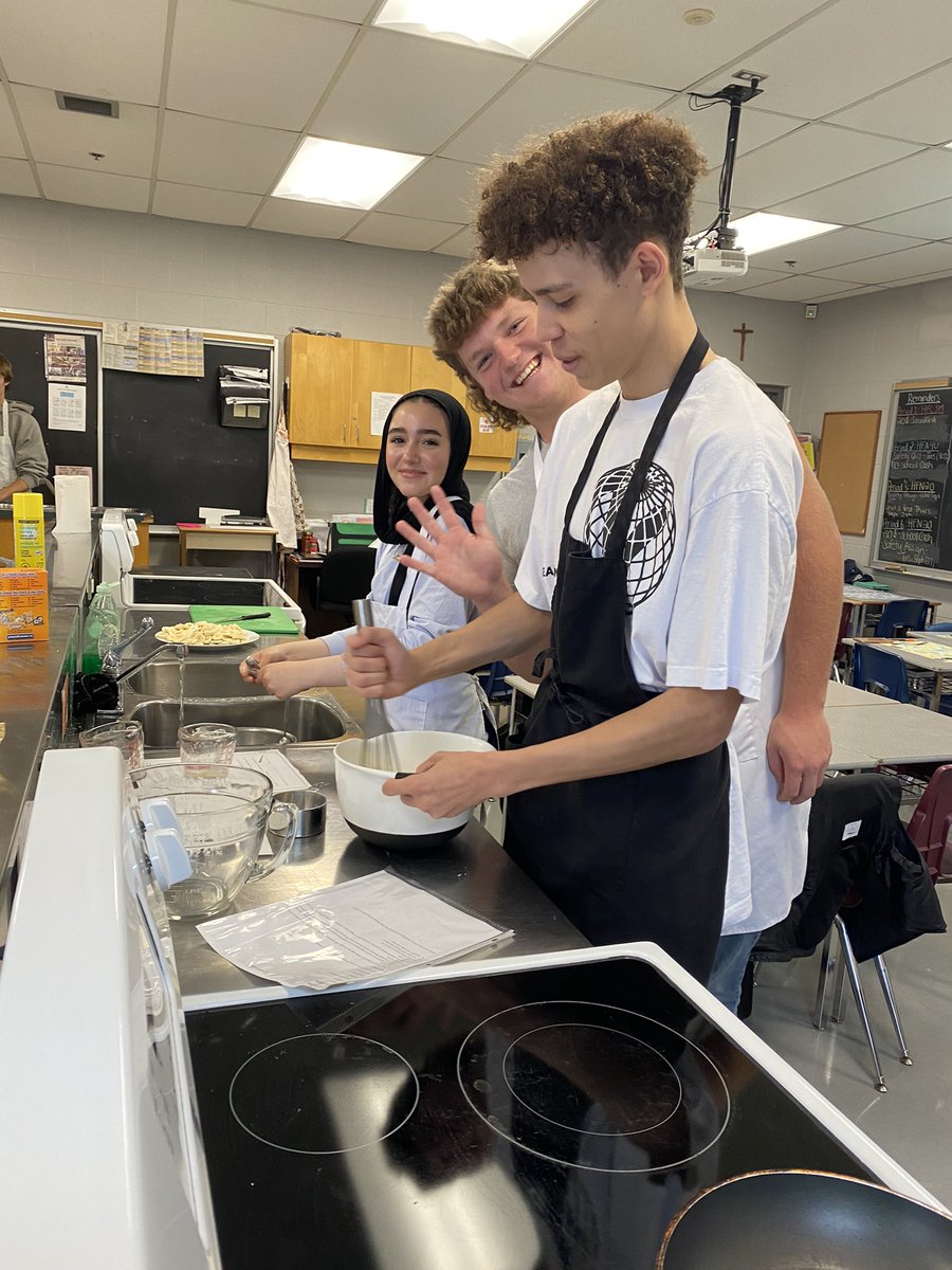 MsCpalmieri's tweet photo. Busy food lab day! HFA4U students made crepes and HFN20 students made egg McMuffin sandwiches @STAFlames https://t.co/yAkVYIVMb3