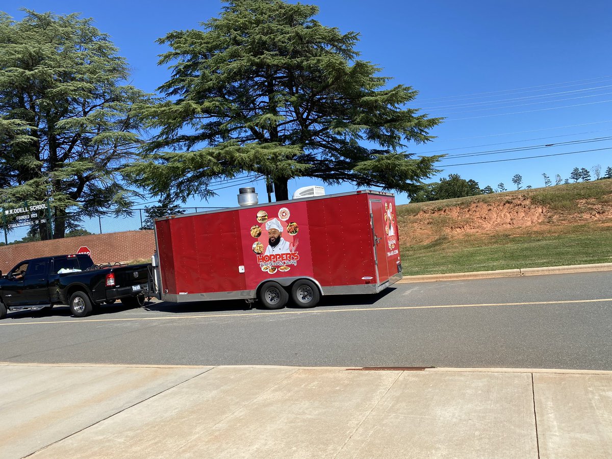 WROdellPTA's tweet photo. Family Night at the Elementary Book Fair is just about to start! Join us from 3-6:30 - browse the books and grab a bite to eat! @wrodell35 @ManciniMusings https://t.co/Ej1EixZkBB