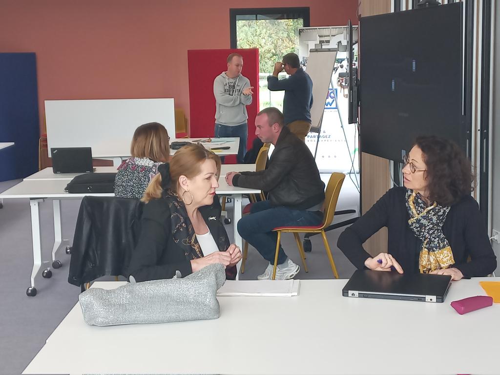 #Restart : Merci au public (  varié intéressé et très satisfait! ) et nos partenaires pour leur mobilisation et leur accueil en faveur de la création/projet et  reprise d'#entreprise . 👏 Sophie et Hervé 👍 #teamMontval @poleemploi_PDL
<a href="/PreciadoSabine/">Preciado</a> <a href="/WozniakClemence/">Clemence Wozniak</a>