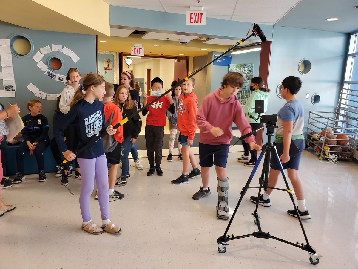 edtechgeekette's tweet photo. We're back! After a 2 1/2 year pause, today marks the return of our LIVE student-run broadcast, WHMS News! Today we featured students in Dr. Heyde's homeroom. It's good to be back. Let's always remember to be HAWKS... #gohawks39 @MSloanTeaches @HawkWolf39 https://t.co/ePO5wrD9r9