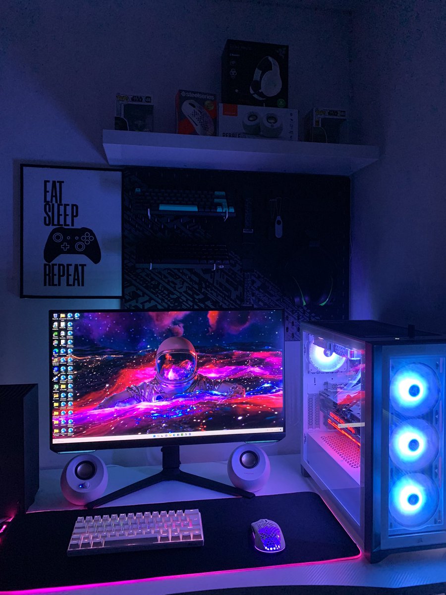 gregzy7891's tweet photo. New set up in love with this! #gaming #gamingsetup #geforce3080 #amdryzen7 #cosair #gamingcommunity  🔥❤️😍 https://t.co/fE0KmQYQ0I