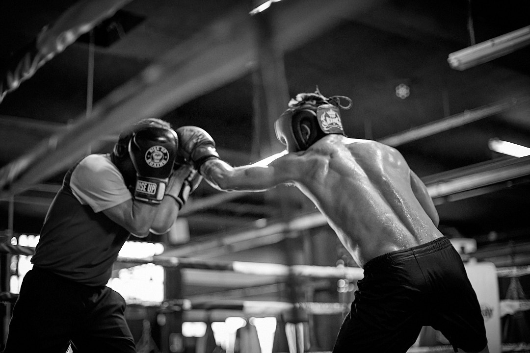 EntrenaBCN's tweet photo. ❤️ Boxing
📸 @onlybwboxing
#personaltraining #boxeo #vidasana #fitnessstudio #functionalmovement #getstrong #animalflow #proboxing #boxingconditioning #traineveryday https://t.co/sgr9xkW87W