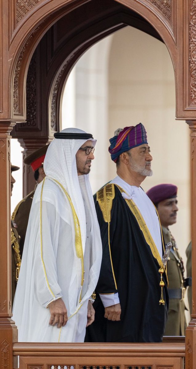 #عمان_ترحب_بمحمد_بن_زايد 

🇦🇪❤️🇴🇲