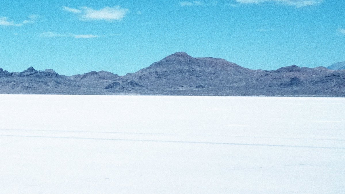¡Cómo me encanta visitar nuevos lugares! Bolivia y Estados Unidos tienen preciosos sitios turísticos, ¡de los mejores en el mundo! Miren esta comparación del salar en Utah y el salar de Uyuni. ¡Simplemente hermosos! #USABolivia❤️