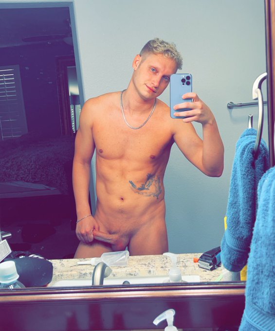 Looking to have this dick serviced 😈 https://t.co/NsvWl5kYvx