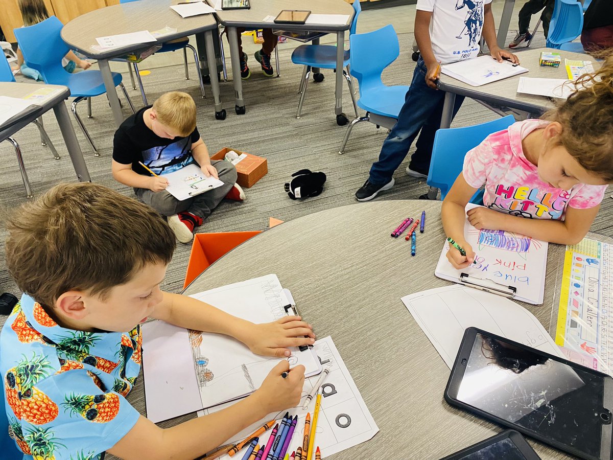 a_wencl's tweet photo. 1B engineers hard at work designing their teddy bear parade floats! #1Bproud #McKinleystrong https://t.co/Aw01VpBDwe