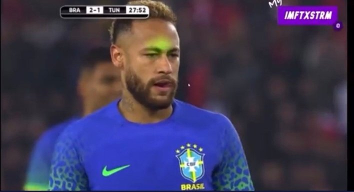 Neymologyy's tweet image. Scoring pens with a laser in your eyes isn't for everyone