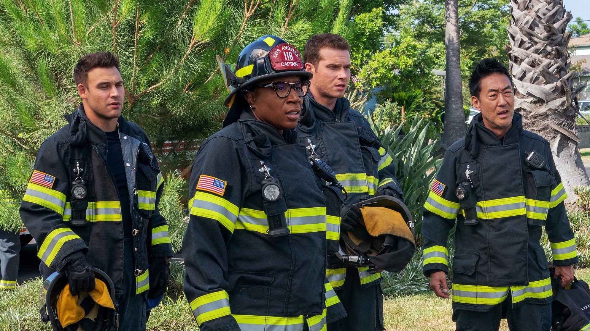 Сериал 911 1 сезон. 911 служба спасения сериал 2018. 911 служба спасения сериал бобби. 911 служба спасения сериал 2021. 911 служба спасения сериал 2021.