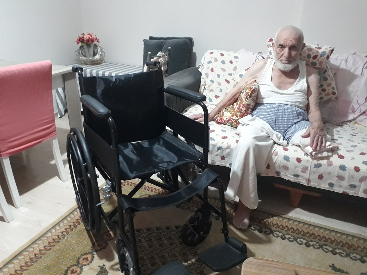 Kayınperim Ahmet USTA geçirdiği iki ameliyat sonrası dizinin üstünden bacağı kesildi. Şükürler olsun genel sağlık durumu iyi evimizdeyiz. Başkanımız <a href="/omerrarisoy/">Ömer Arısoy</a>  ve Başkan Yard. <a href="/hursitbekaroglu/">Hurşit Bekaroğlu</a> bir gün geçmeden tekerlekli sandelye ihtiyacımızı karşıladı çok teşekkür ederim.