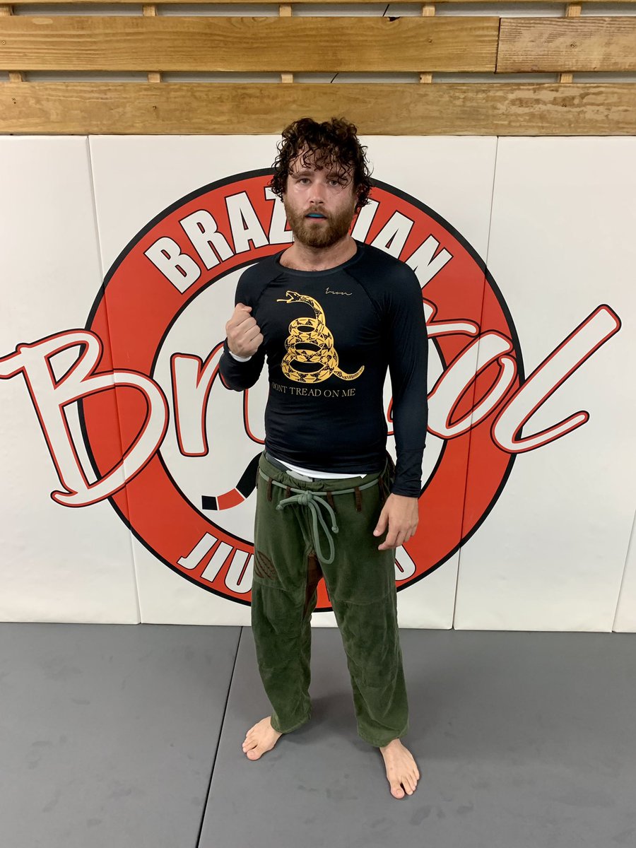 Shout out Iron BJJ for the rashy! They support your boy so go to Amazon and find them under the name Iron Jiu Jitsu.

#BJJ #JiuJitsu #Grappling #USA #Oss