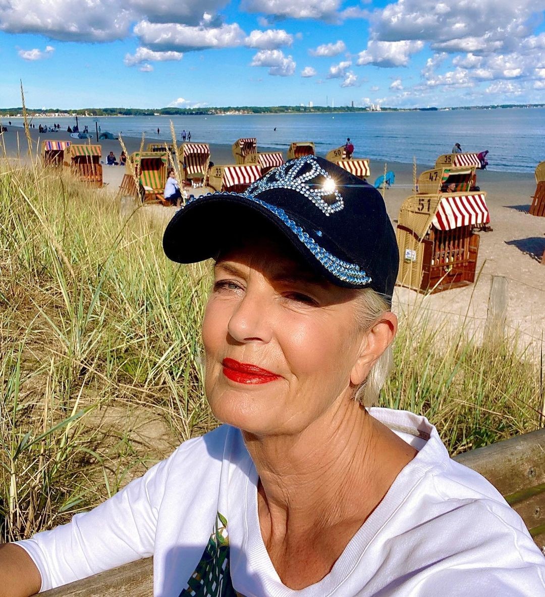 KristenRich03's tweet photo. Posted @KristenRich03 😎🌞😎🌞😎🌞😎🌞😎🌞
I enjoyed the last day of summer last week
😎🌞😎🌞😎🌞😎🌞😎🌞
#lastsummerday #silvermodel #modelover65 #silverfox #greyhairmodel #BTC #agencymodel #lovemyjob #shooting #silverhair #niceday #BTCUSDT #blockchain https://t.co/X9xHFpTn6Q