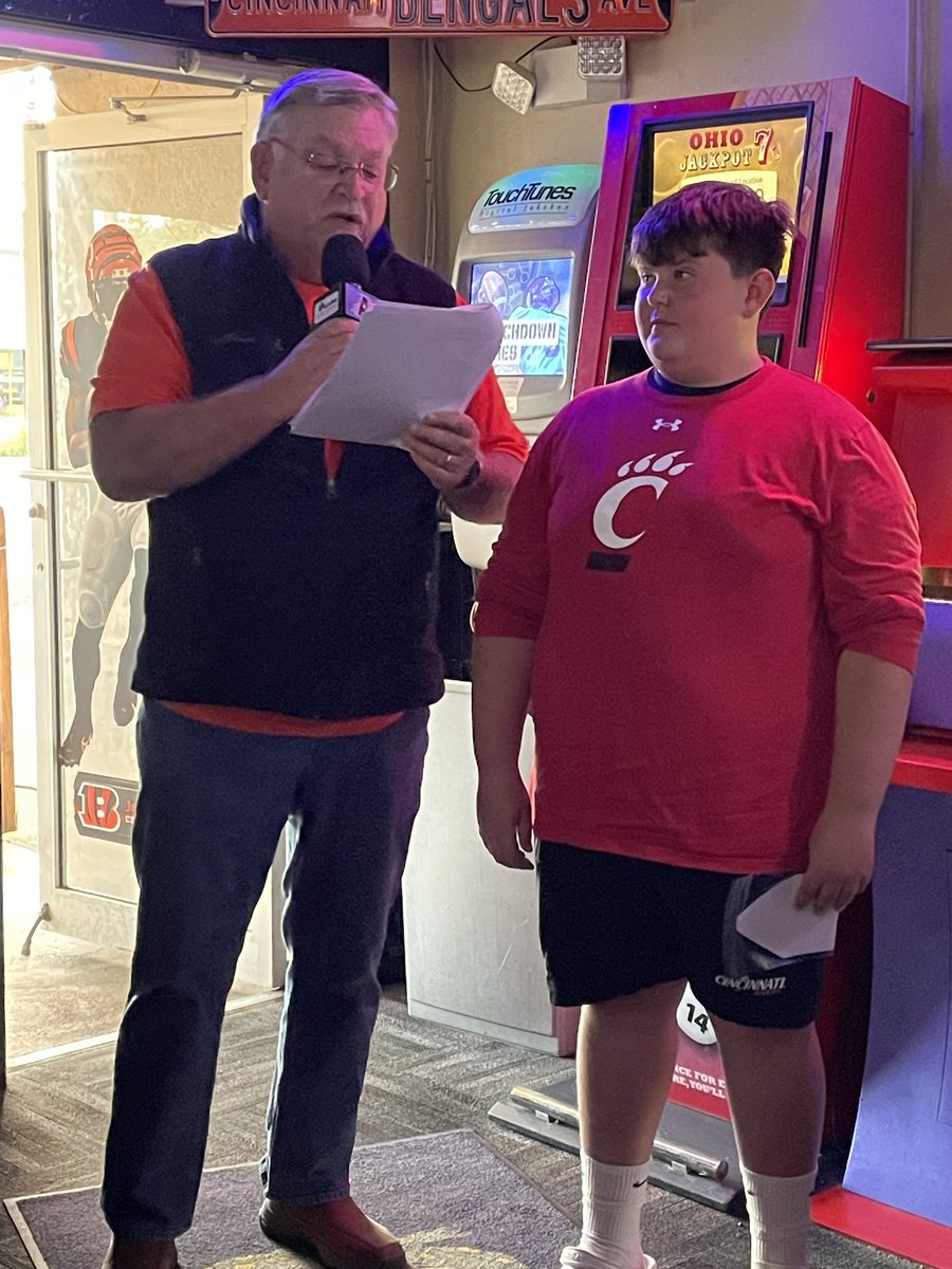 Nagel8football's tweet photo. Brady Albers with John Raymond #oneNest #scoreNow #moNey #buitdifferent 
@nagelathletics @AHS_TDClub @zachdmccormick https://t.co/UMcMxCXGyN