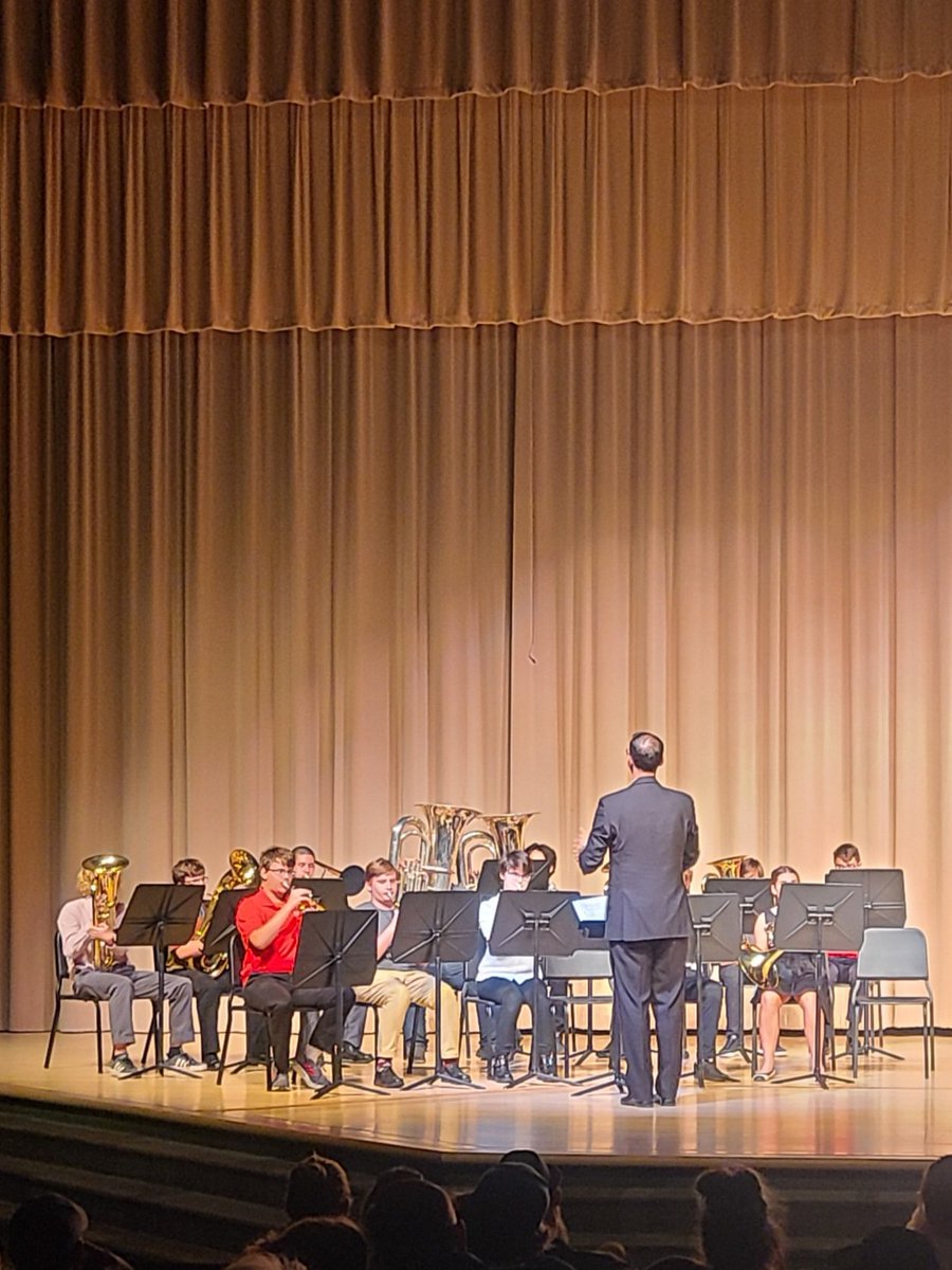 dragondirector's tweet photo. A fantastic evening of chamber music from @NewPalBand. Bravo to all 👏👏👏 #NPPerformingArts #musicmatters @VoelzJames @MooreNPJH @MitchanerNPHS @SouthernHancock https://t.co/BpQ9HkjSj9
