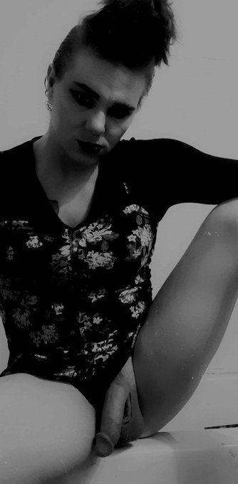 I'm so horny https://t.co/d2SAf3bqmS