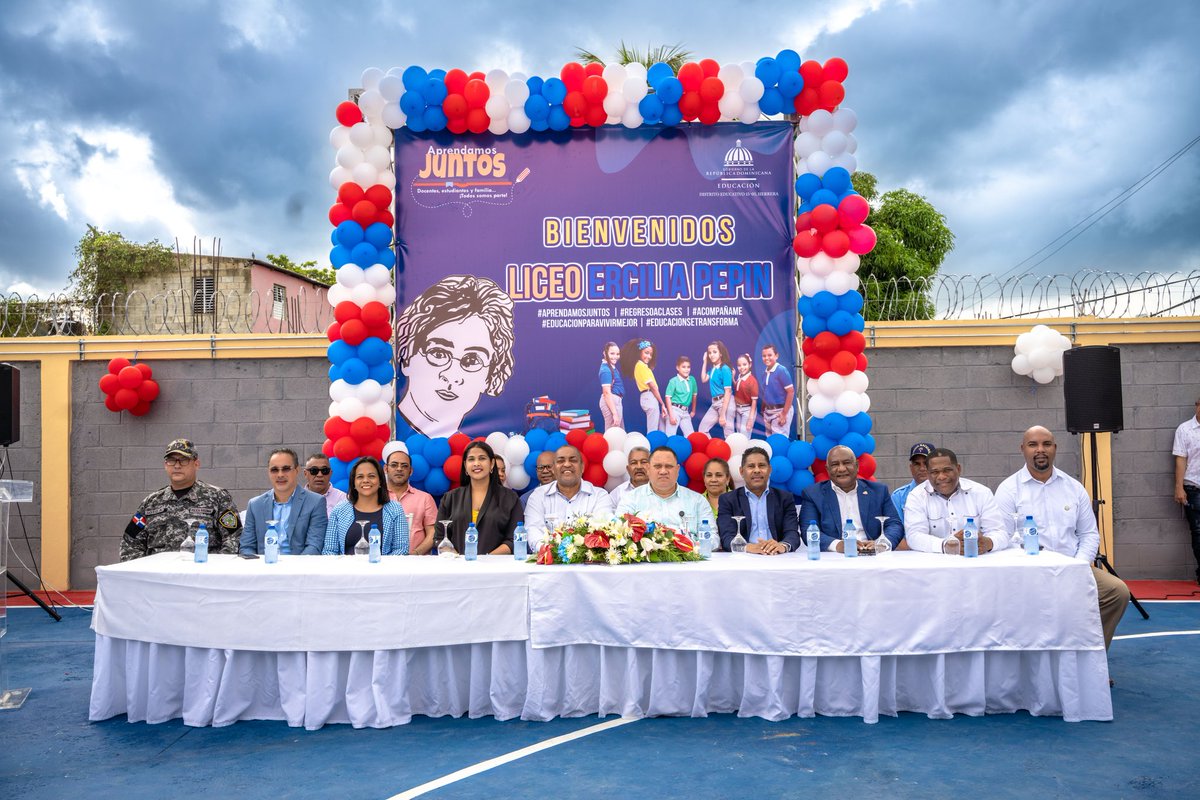 1505Distrito's tweet photo. El Distrito Educativo 15-05 Herrera Vía Nuestro Director Felix Antonio Monción Álvarez Dejó Formalmente Abiertas las Puertas del Liceo Ercilia Pepín Estrella En la comunidad de Bienvenido Santo Domingo Oeste.
#LaEducacionSeTransforma 
#RegresoAClases2022 
@RafaelAmadorF https://t.co/TRVff4j55x