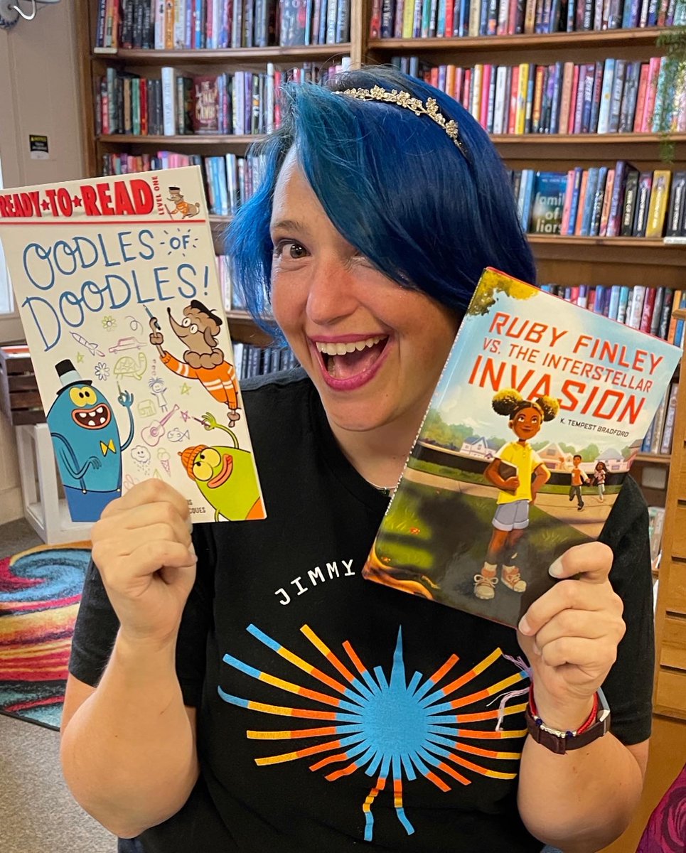 AletheaKontis's tweet photo. I might have signed a few books today, and bought some books…while also acting as a @jimmyeatworld goodwill ambassador (see y’all at @highergroundmusic on Monday!)
💜🥳💜
#bookbirthday #oodlesofdoodles @bearpondbooks @tinytempest #rubyfinleyvstheinterstellarinvasion https://t.co/rDfpDFYm0P