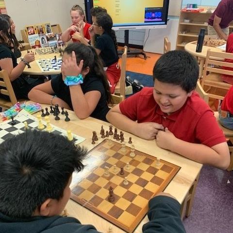 SAISD's tweet photo. ♖ ♟ Steele Montessori hosted their first chess tournament for upper elementary.  

#SAISDProud #SAISDChoice

♖ ♟ Steele Montessori llevó a cabo su primero torneo de ajedrez para los grados mayores de la primaria. https://t.co/r2tOFVDJdx