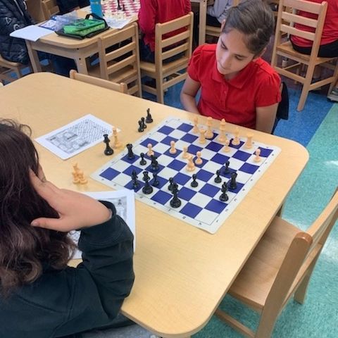 SAISD's tweet photo. ♖ ♟ Steele Montessori hosted their first chess tournament for upper elementary.  

#SAISDProud #SAISDChoice

♖ ♟ Steele Montessori llevó a cabo su primero torneo de ajedrez para los grados mayores de la primaria. https://t.co/r2tOFVDJdx