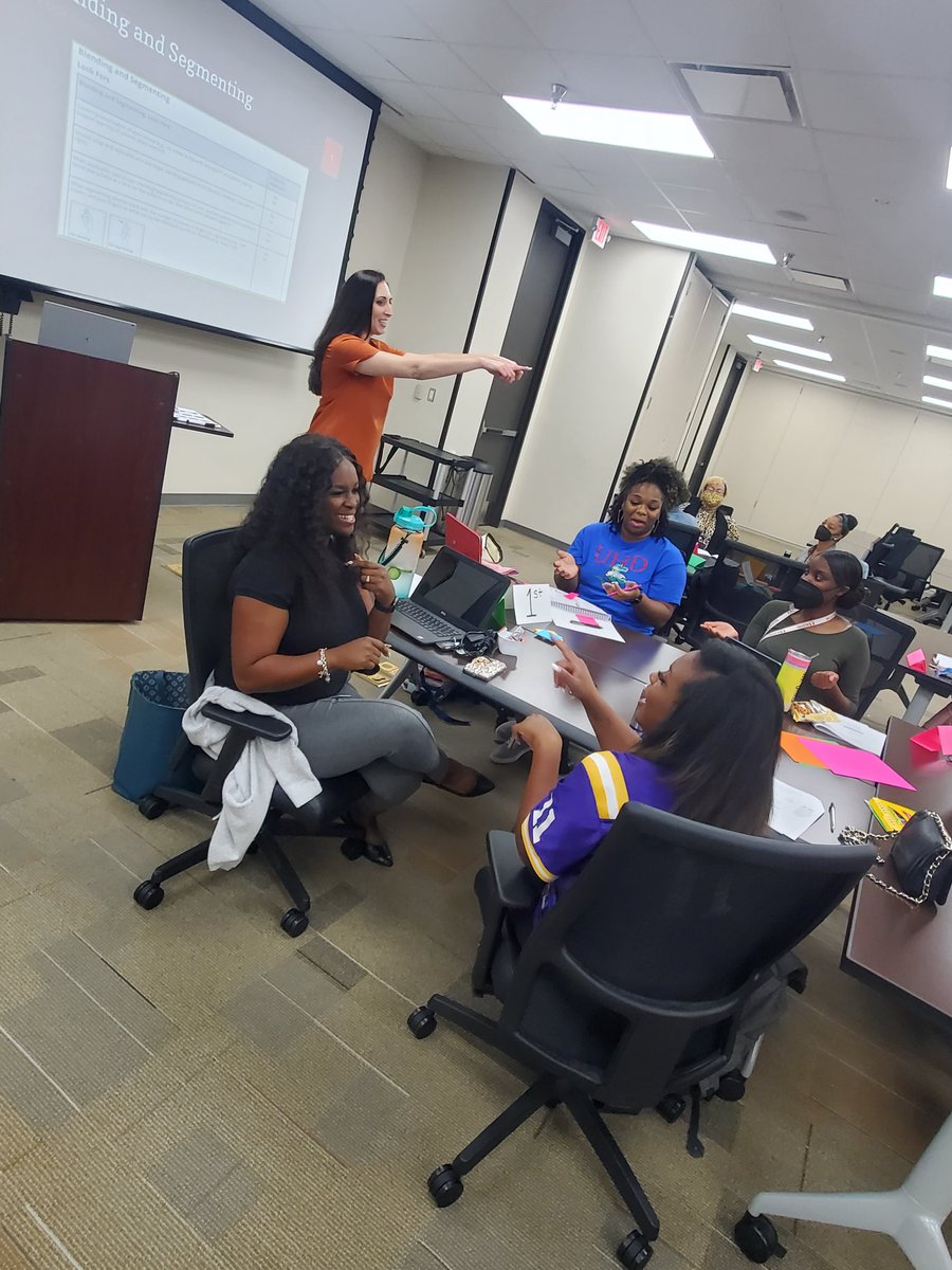 BarrsJamie's tweet photo. We are gaining clarity and bringing the joy into our CKLA Skills Strand. #modelingmagic #joyfullearning #AldineISD @Amplify https://t.co/XWR8vTnDza