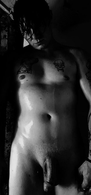 Hello everyone https://t.co/fbJU4FWWIl