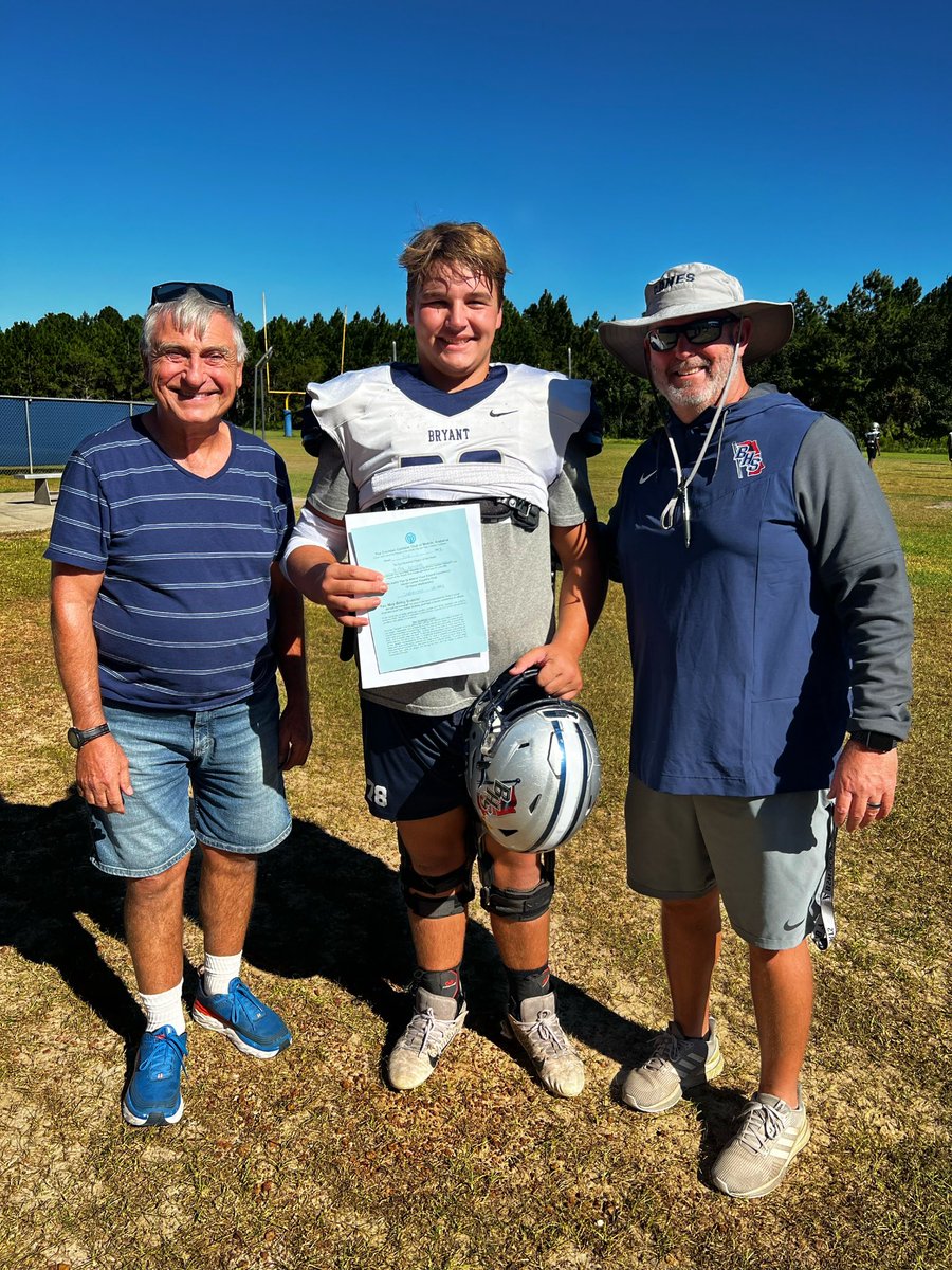 BartSessions's tweet photo. So proud of @Billy_Gilmore_  being honored as the Chricton Optimist Club Offensive Lineman of the week! https://t.co/fgc0uZdaO6