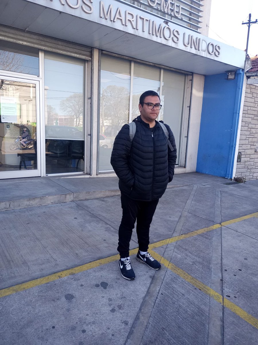 rogarrone's tweet photo. Se llama Braian Soria. Es marinero, entrerriano, de 29 años, Llegó en busca de embarque. Le robaron todo en la pensión donde paraba y estuvo durmiendo en la calle. Mañana cuento su historia en #RevistaPuerto https://t.co/prOhLlQgzJ