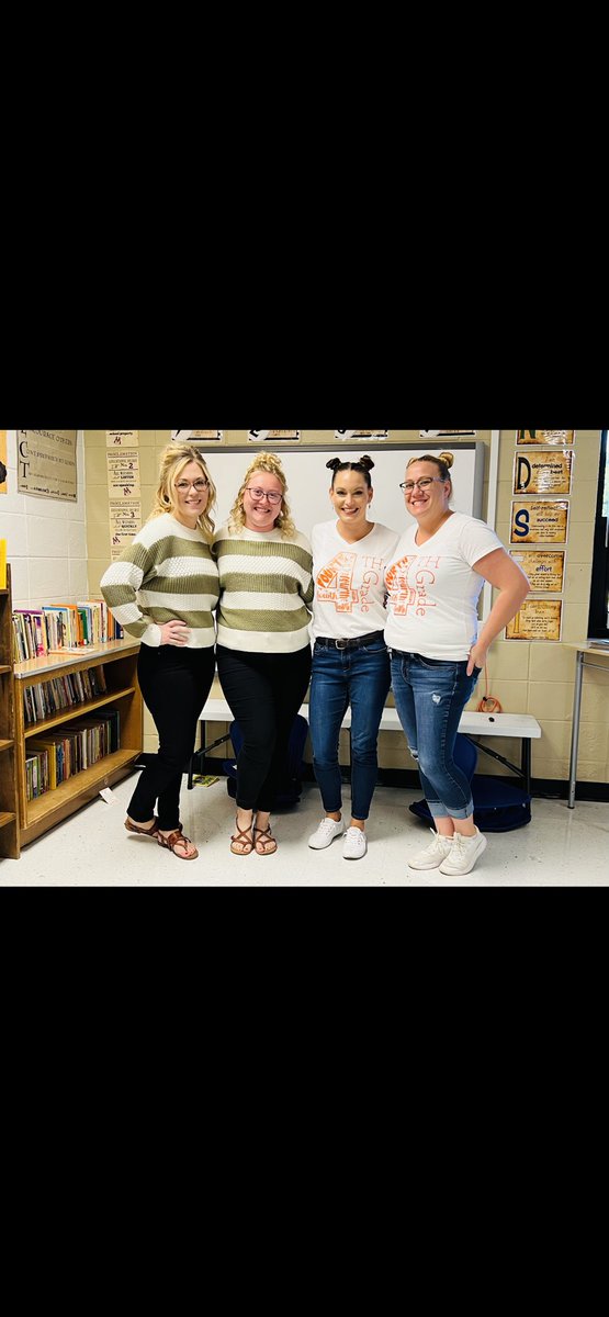 EastElementary's tweet photo. Twin day for Homecoming week! #EastLeads https://t.co/F3ffGfVwHO
