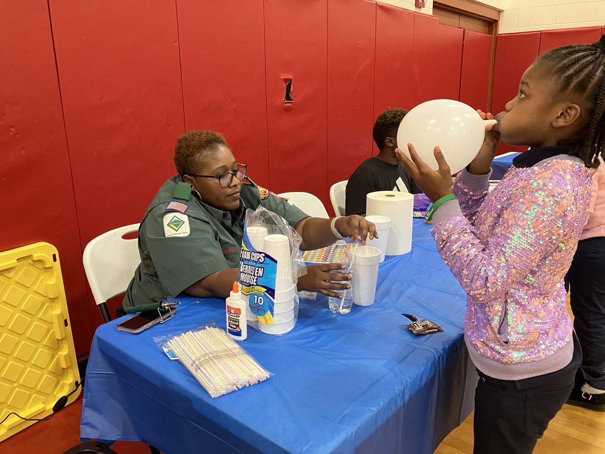 csstone1161's tweet photo. .#educators #INSTEMCadre @EducateIN @CELLuindy Nothing gives me more joy than seeing our babies explore their world. The Gary Community Schools STEM Night was a success! @kathy_b27 https://t.co/BXcI1KdqNi