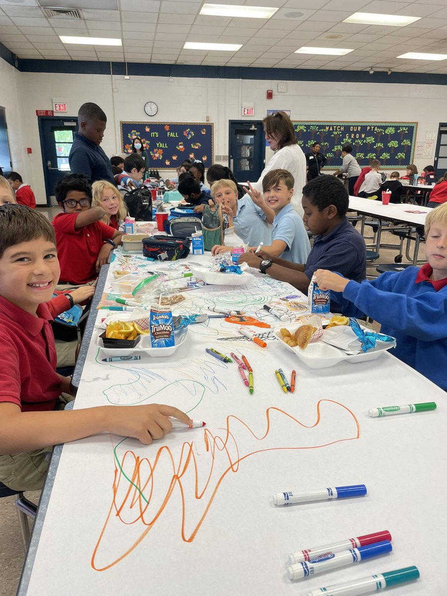 MsWeiter's tweet photo. We love our state! Kentucky Kids Day! #myoldkentuckyhome #kykidsday #kentuckykidsday #wearejcps #ghlionpride #lunchfun https://t.co/hiPw6eEz5l