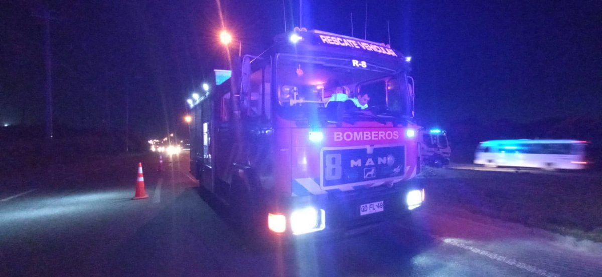 OctavaCBPM's tweet image. Hace instantes trabajamos con nuestro carro de Rescate R-8 en colisión de 03 vehículos menores en la ruta 5 Sur, altura ex Sodimac. 

En el lugar se vieron involucradas 07 personas y 01 lesionado. 

#PuertoMontt 🚒