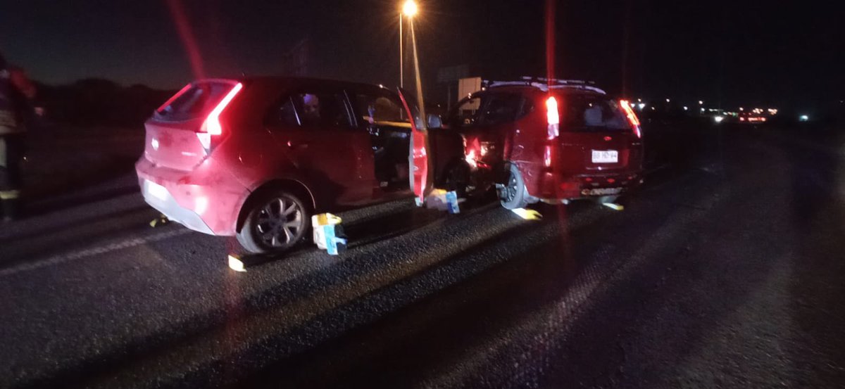 OctavaCBPM's tweet image. Hace instantes trabajamos con nuestro carro de Rescate R-8 en colisión de 03 vehículos menores en la ruta 5 Sur, altura ex Sodimac. 

En el lugar se vieron involucradas 07 personas y 01 lesionado. 

#PuertoMontt 🚒