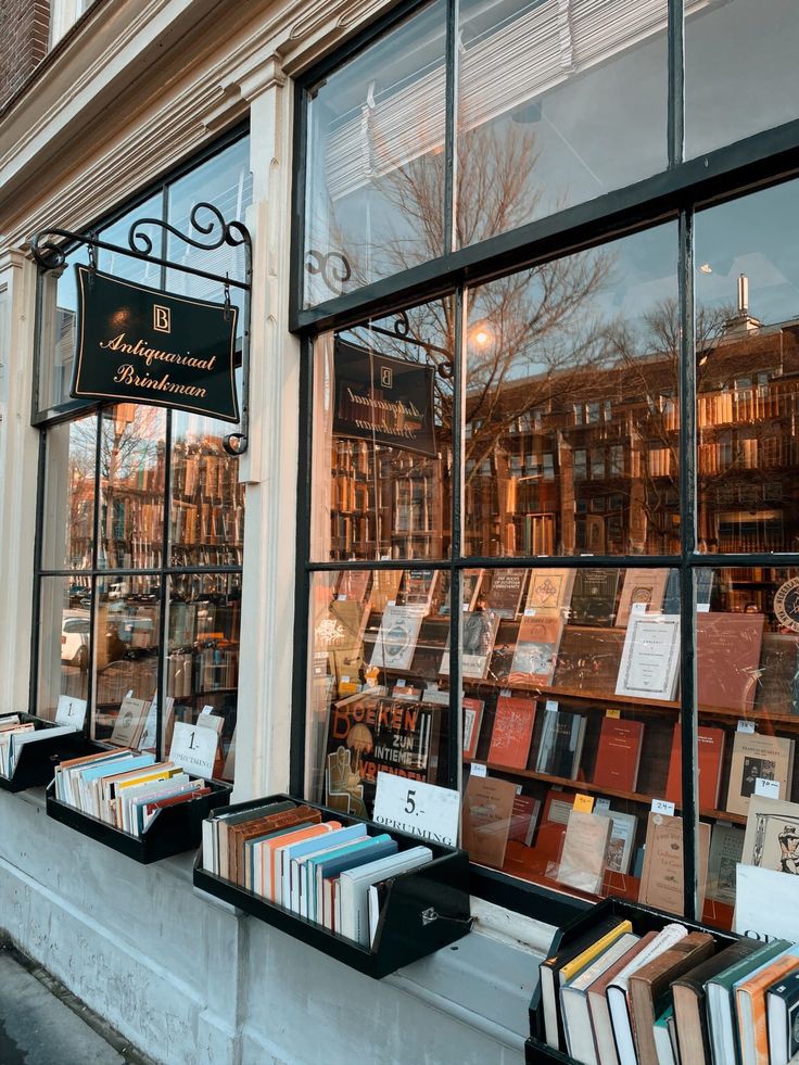 aperfectpumpkin's tweet photo. bookstores are therapeutic https://t.co/G8KC3xHtXa