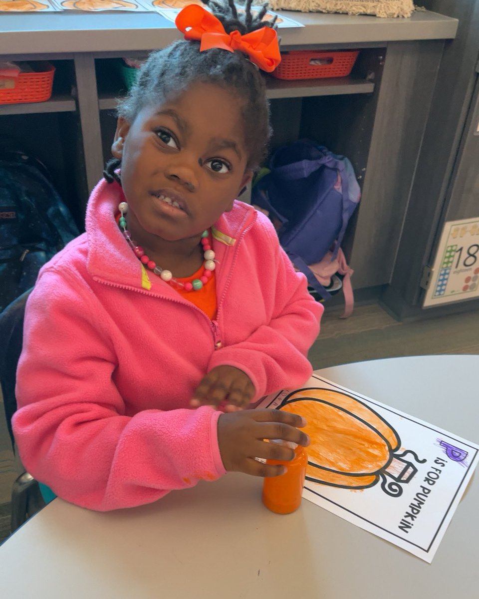 P is for pumpkin and paint! These little cubs worked so hard! We are getting ready for Fall! #likeafox <a href="/KleinISD/">Klein ISD</a> <a href="/FoxKISD/">Fox Elementary</a>