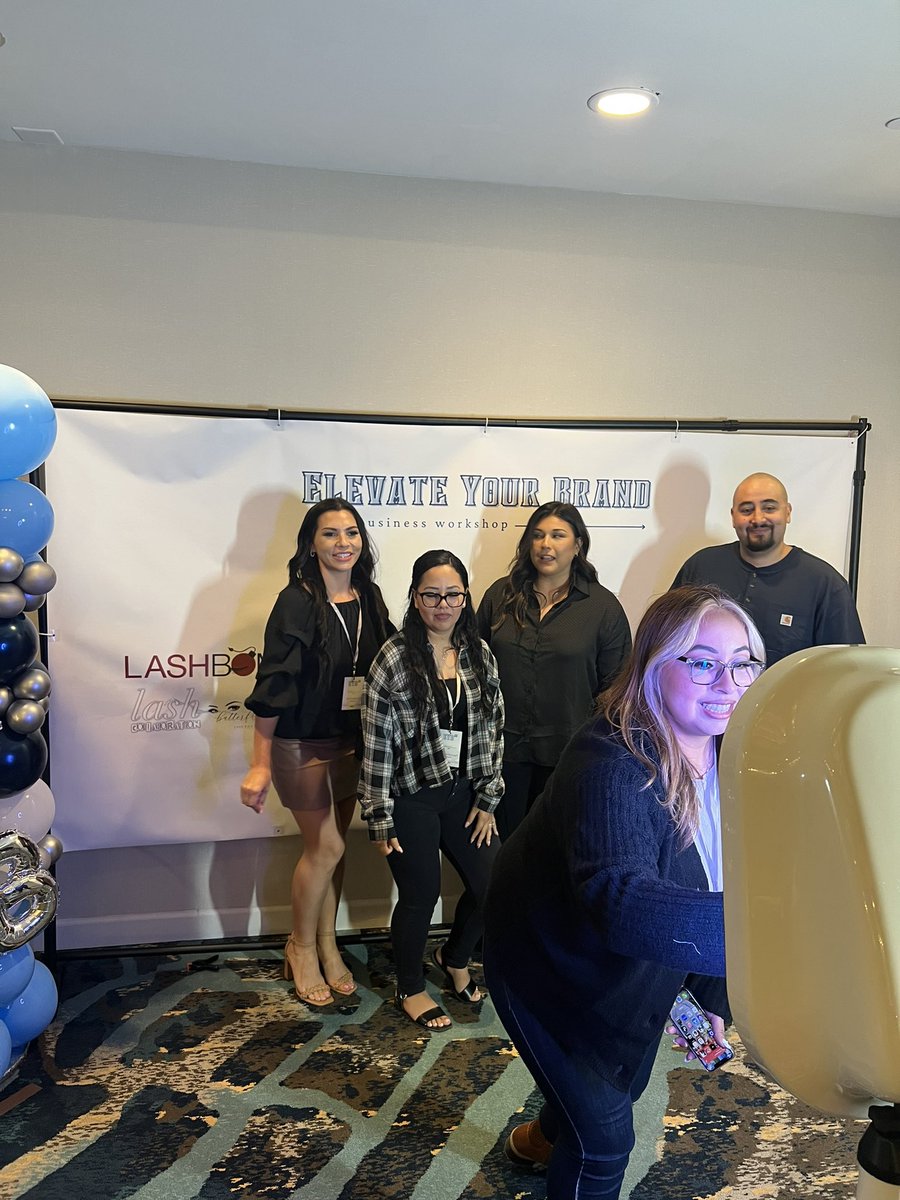 SELFIE BOOTH 805 tweet media