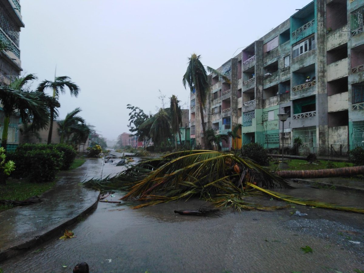 NicolasMaduro's tweet photo. Todo el apoyo y la solidaridad de Venezuela para el pueblo de Cuba y al Presidente @DiazCanelB, frente a los estragos y daños que ha dejado el paso del huracán “Ian” por la isla. Como pueblos hermanos estamos más unidos que nunca, por los siglos de los siglos y para siempre. https://t.co/thj2mZPuTV