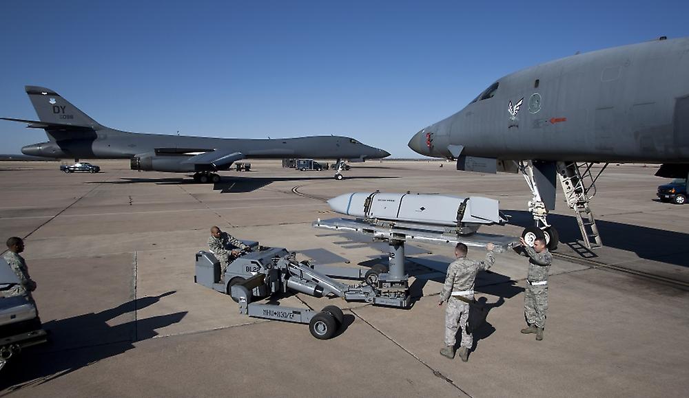 editorwarfare's tweet photo. AGM-158 JASSM. O míssil de cruzeiro inteligente dos Estados Unidos.
https://t.co/ygxfboWzHW
#Warfareblog #warfare #lockheedmartin #usaf #usnavy #missile https://t.co/jYoCWVVFVy