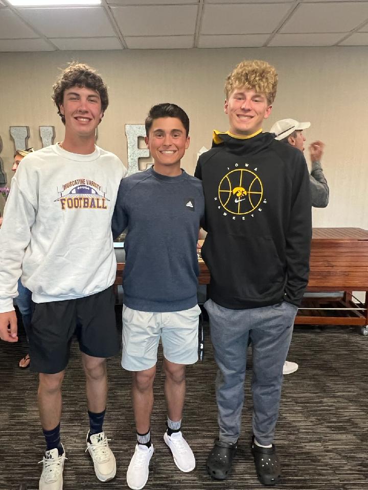 Senior Recognition Night! These seniors are the heart and soul of our team. I appreciate all their hard work and effort this year! (Not pictured Bob Carver and Gavyn Bryden)
#MuskieGolf #Shmink