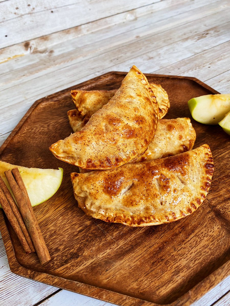 55mmbae's tweet photo. Air fryer caramel apple empanadas: 
before &amp; after 🍎 https://t.co/PTRKDH6QnH