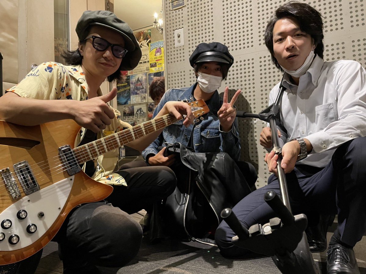 WHITE_CATSS's tweet photo. 昨日はライブ前最後のスタジオでした
いい感じに仕上がりましたよ‼️
ライブまで後４日です‼️
待ってますよ。一緒に遊びましょ。

au PAYで物販買える様になりましたので是非。 https://t.co/UHFvCEu5zu