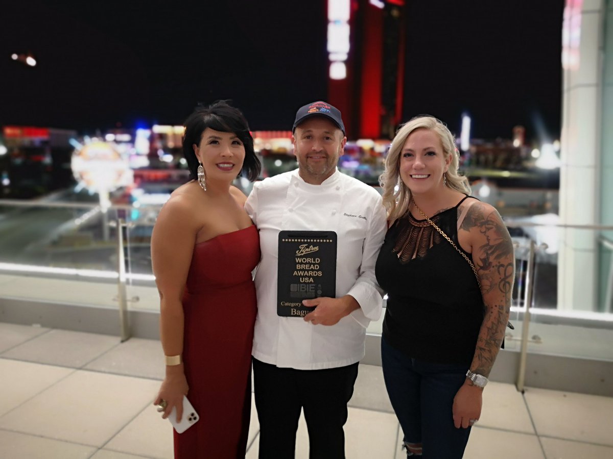 breadawardsUSA's tweet photo. ONE WEEK AGO! β¨
What an amazing night - thank you to all our sponsors and guests who joined us for a truly magical night!
@tiptree
@bakingexpo
(1/3)
#BreadAwardsUSA #Bread #Baking #Breadmaking #IBIE #IBIE2022 https://t.co/RQODcoAKgC