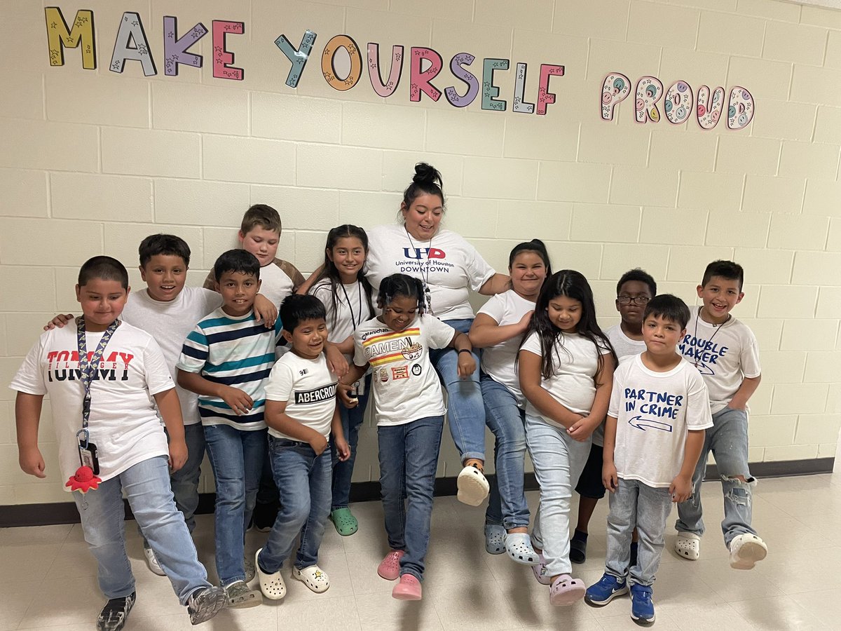 What better than to match your white shirts and crocs ❤️ <a href="/EastsideCISD/">Eastside Elementary</a> #BestPumpkins