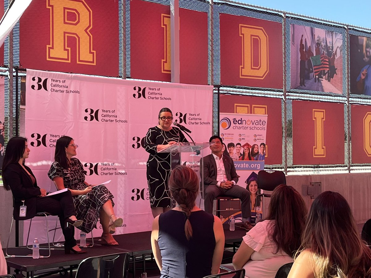 This morning, educators, community leaders, & students joined @EdnovateSchools USC Hybrid High in LA to celebrate #Chartersat30 🎉 #CharterNation #CAcharters #CollegePrep