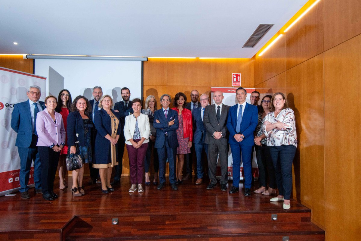 SaulNAmado's tweet photo. Hoy ha tomado posesión la nueva Junta de Gobierno del @ECOnomistaVAlor. Enhorabuena a todos los nuevos integrantes 👏

Es un privilegio poder seguir trabajando junto al resto de equipazo técnico que conforma esta institución colegial liderada por el presidente @juandemargarida. https://t.co/jGYrQBFuDQ