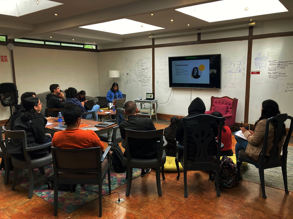 LaAcademiaMX's tweet photo. Ha sido un día de mucho aprendizaje con el equipo de @modelomx y Fernanda Bonilla, cofundadora de @studio_diagonal , reforzando la importancia del diseño estratégico en todos los procesos. https://t.co/R7YcPjUcaK