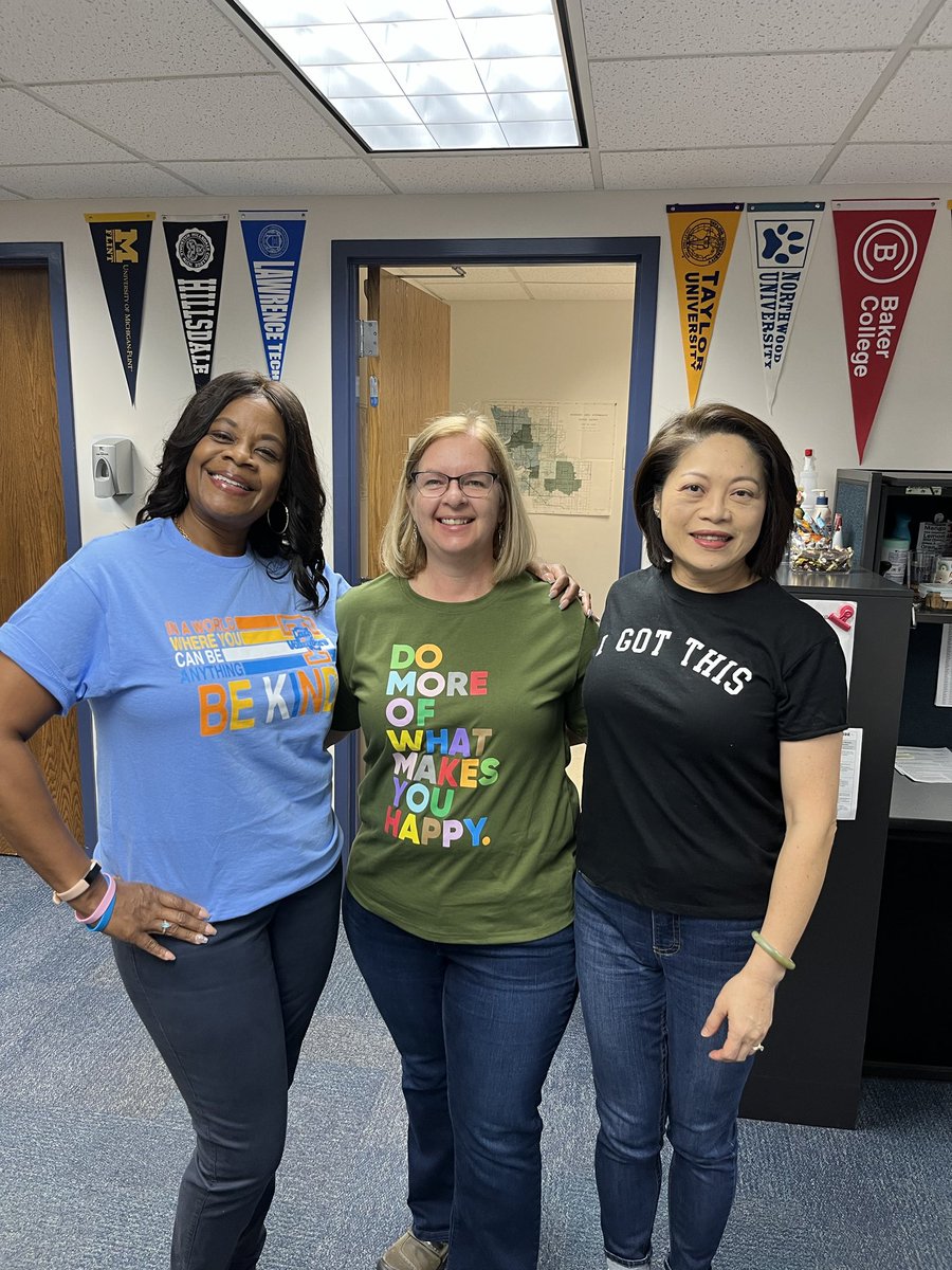 MSHSPRIDE's tweet photo. Positive T-Shirt Tuesday!
Got to love the double rainbow over MSHS today! ⚓️💯💪 https://t.co/llssQ14ZYb