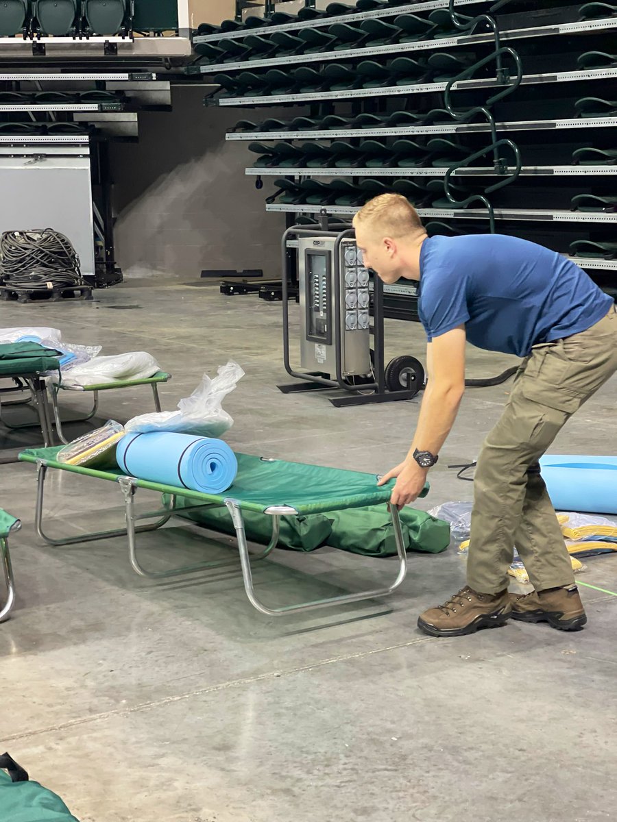 xtremetraveler's tweet photo. Setting up our final special needs shelters to ensure we are ready for Hurricane Ian! #HurricaneIan #SpNS #USFCOPHRocks @usfcoph https://t.co/mJa4XYtnva