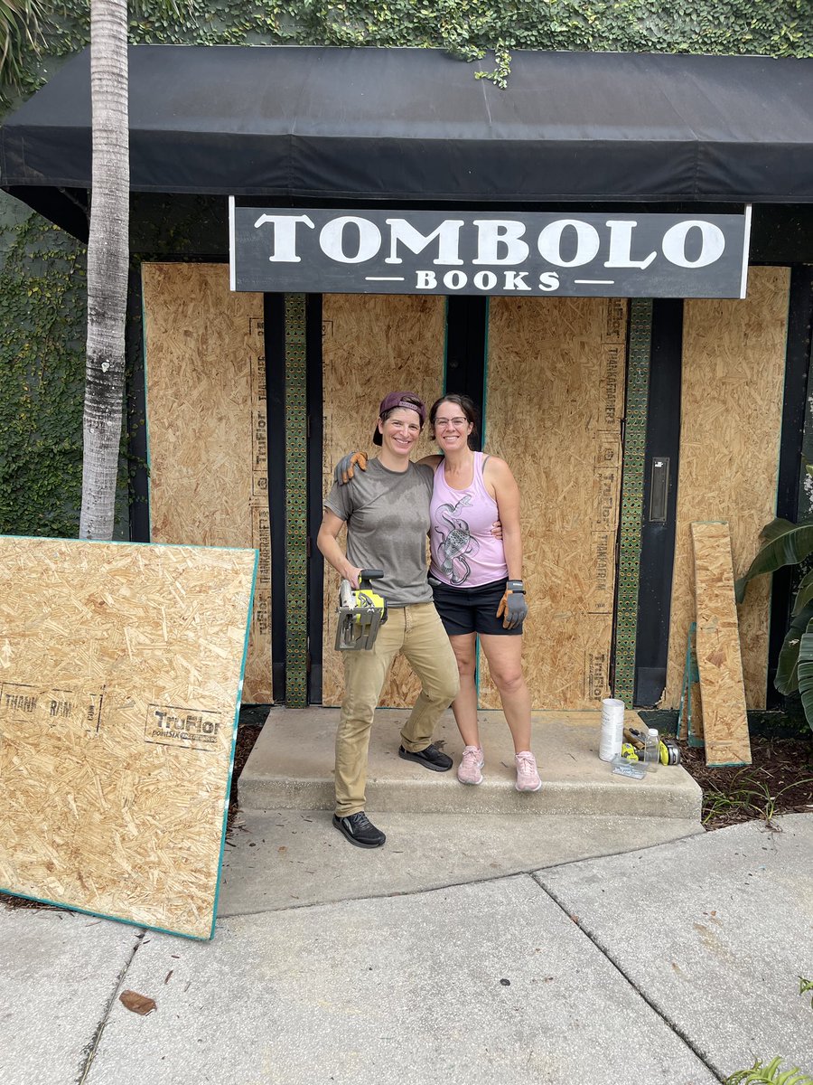 TomboloBooks's tweet photo. Our best wishes to everyone! Huge thanks to everyone who came out to help today! We'll get through this together.
#HurricaneIan #StaySafeReadBooks #StPete #StPetersburg https://t.co/cQfGIXl7Cu